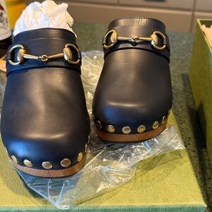 New in box Gucci black horsebit clogs size 38.5 (8.5). Shoe bag included